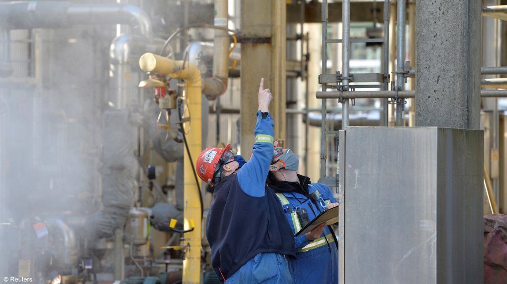 Canada's move away from fossil fuels threatens 450 000 jobs