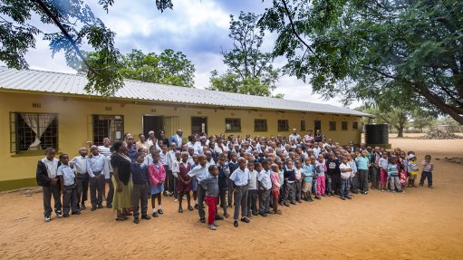 MEDIE PRIMARY SCHOOL ASSEMBLY 
Back to school for Medie primary school and back to work for Minergy Coal to provide electricity and computers to learners
