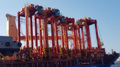 Durban container terminal takes delivery of ten more straddle carriers 