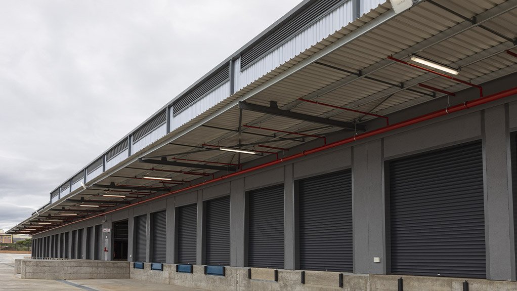 BEKA Schréder luminaires illuminate the loading bays of the new RTT Warehouse in Polokwane