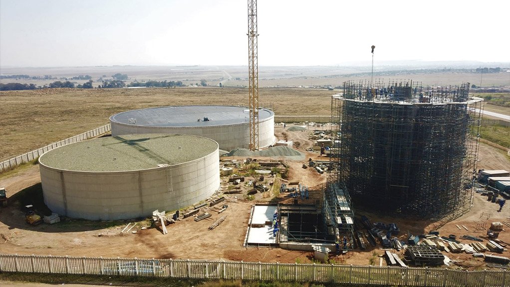 Work on the project commenced in December 2019 and will be completed at the end of this year. It entails constructing a 15ML reservoir and 2ML water tower to strengthen existing water supply to rapidly expanding Duduza and planned new developments in the area
