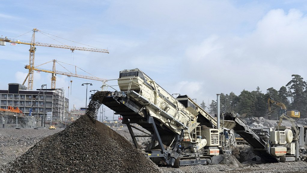 JAW CRUSHER AND SCREEN 
Economical and environment-friendly electric drives are quickly gaining ground in contract crushing