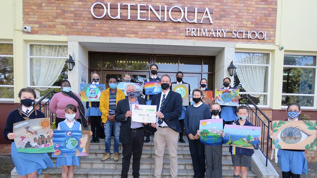 Outeniqua Primary School is the winner in the category Primary Schools, in the George Municipality's Energy Sustainability Poster Competition. They have beaten six other schools to the first prize. In the middle of the picture is the Executive Mayor of George, Ald Leon van Wyk (with the dark suit) handing the winning cheque of R5000 to Dr Nico Venter, School Principal. To the Mayor’s left are Mphielo Ramotsai and Thabo Yiga, Electrotechnical Directorate who drove the project. To Dr Venter’s right is the Art teacher that assisted the learners in the project, Leoni Selzer. Around them are all the learners who are part of the group that won the competition