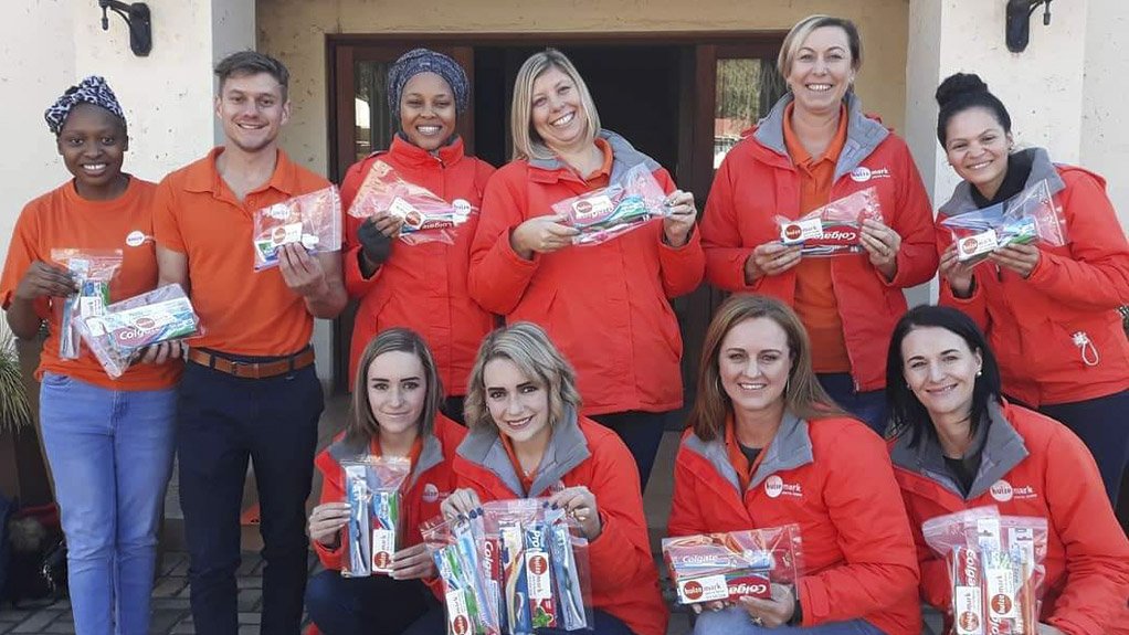 Team Huizemark Middleburg
From left to right back: Refentse Mashego, JJ Strydom, Sylvia Masilela, Chantel Gericke, Marlene Waldeck, Meagan Kruger
From left to right back: Chrizelle Fryer, Cherise Fryer, Marié Nell, Megan Potgieter