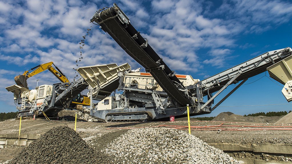 Metso mobile jaw crusher and scalping screen working on-site 