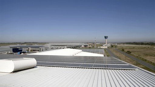 CLEAN ENERGY
SolarSaver monitors its systems daily and if production levels drop below optimal output, its maintenance team cleans the system