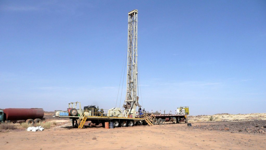 An image of a drilling rig operating at the Dasa uranium project in Niger.
