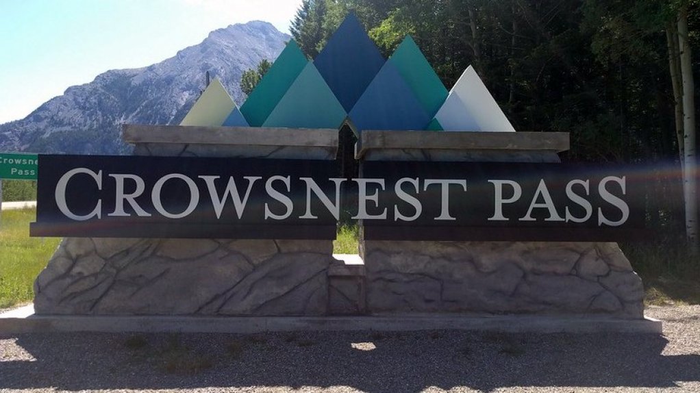 An image of the sign to Crow's Nest in Alberta, Canada.