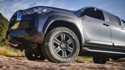  A photo of the Dunlop Grandtrek AT3G two-ply white lettering tyre on a SUV