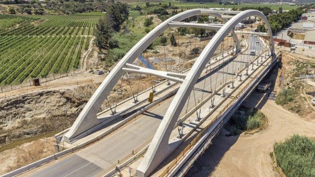 Successful transverse launch of Ashton Arch bridge a South African first