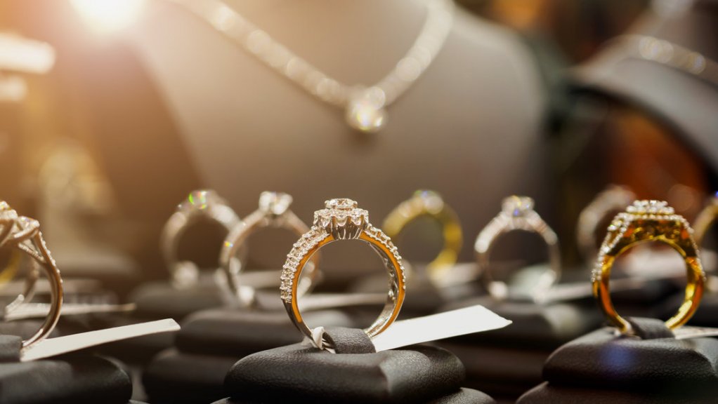An image of diamond and gold jewellery