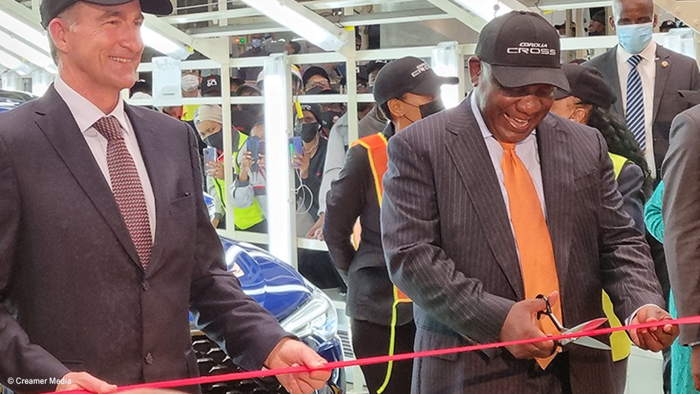 A photo of TSAM CEO Andrew Kirby, President Cyril Ramaphosa and KwaZulu-Natal Premier Sihle Zikalala cutting  the ribbon at the new Corolla Cross production line