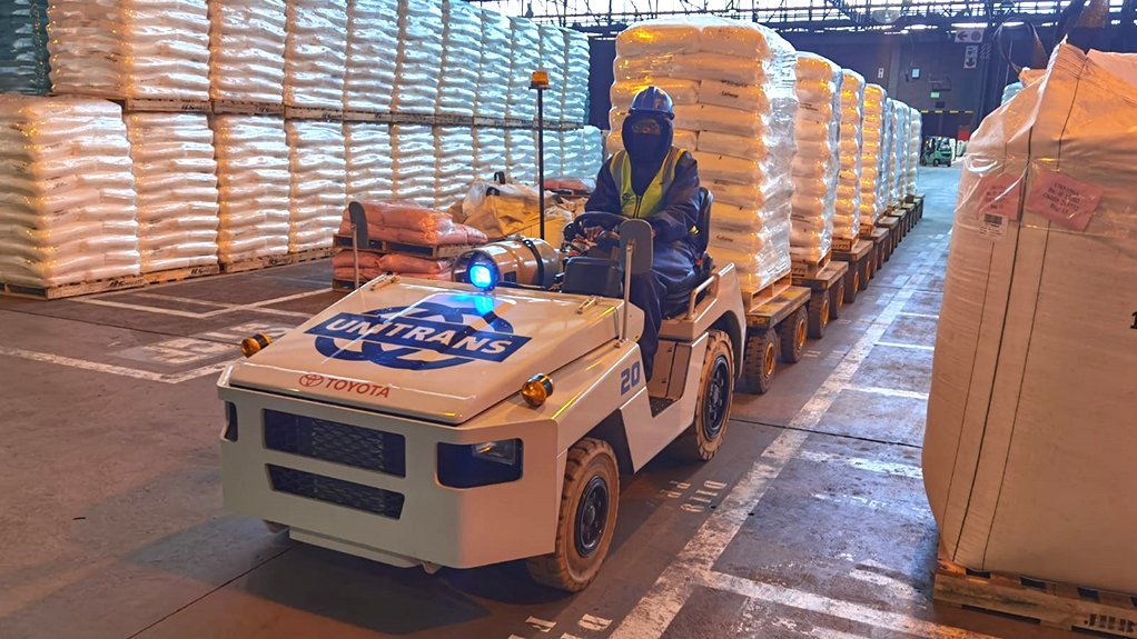 Image of a Unitrans worker in a warehouse 