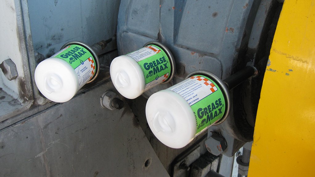 Image of Greasemax lubricators significantly improve labyrinth seal greasing
