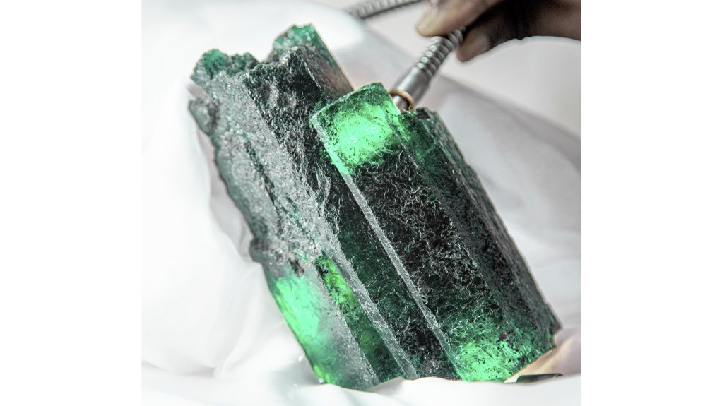 A picture of a 7 525 ct green gemstone named Chipembele