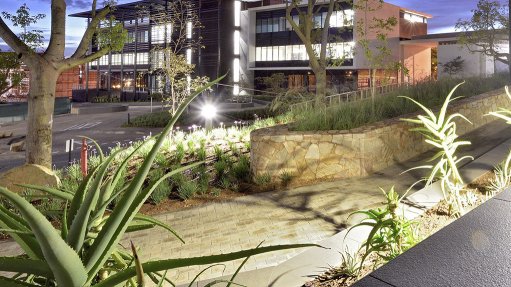 An image showing indigenous landscaping at Knightsbridge office park - an Emira property 