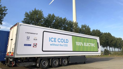Image of an electric reefer trailer with a modified Thermo King reefer engine (Advancer A400), in combination with a specialised battery system from Maxwell and Spark (70 kWh)