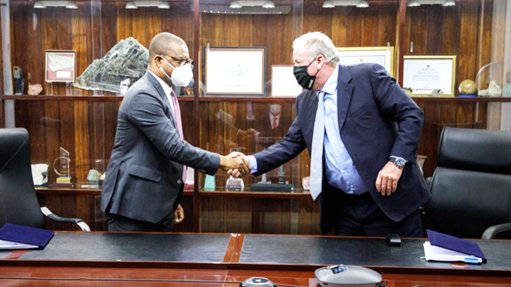 Mozambique Mineral Resources and Energy Minster Ernesto Max Elias Tonela and GL Africa Energy director Michael Kearns shaking hands over the agreement to build a 250 MW liquefied natural gas (LNG) power plant in Nacala district, Nampula province in northern Mozambique