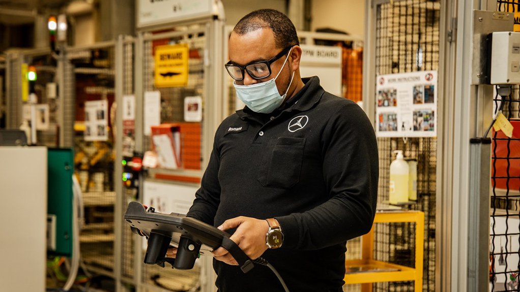 An image of a automotive technician at the Mercedes Benz Learning Academy