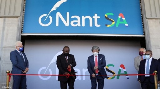 Image of South African President Cyril Ramaphosa and Dr Patrick Soon-Shiong cut the ribbon on the NantSA facility