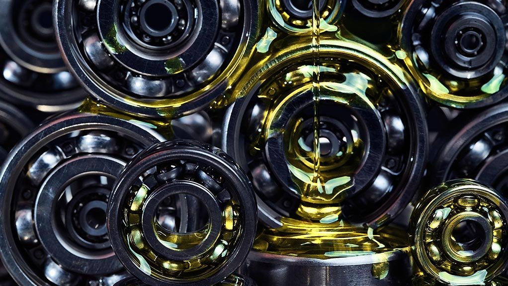 Image of a synthetic lubricant and gears 1