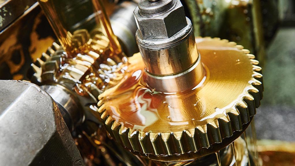 Image of a synthetic lubricant and gears 2