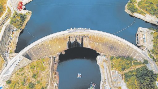OVERRUNS: The Zambezi River Authority reports that it is progressing with work on the Kariba Dam Rehabilitation Project (KDRP), which comprises projects to reshape the plunge pool and refurbish the spillway gates. The KDRP has been ongoing since 2017 and is expected to be completed in 2025. However, the authority reports that project progress has been impeded by Covid-related disruptions, which have resulted in both time and cost overruns.
