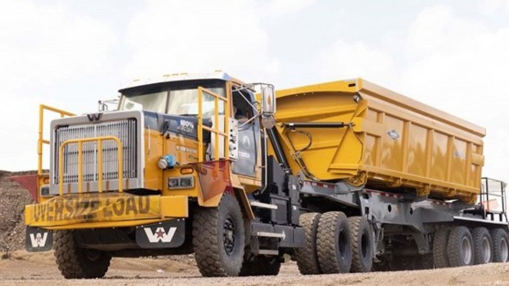 An image of the MEDATech ALTDRIVE-powered fifth wheel Western Star

