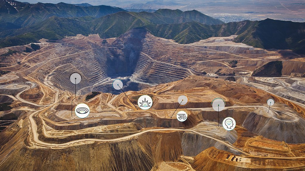 Image of an open pit mine 