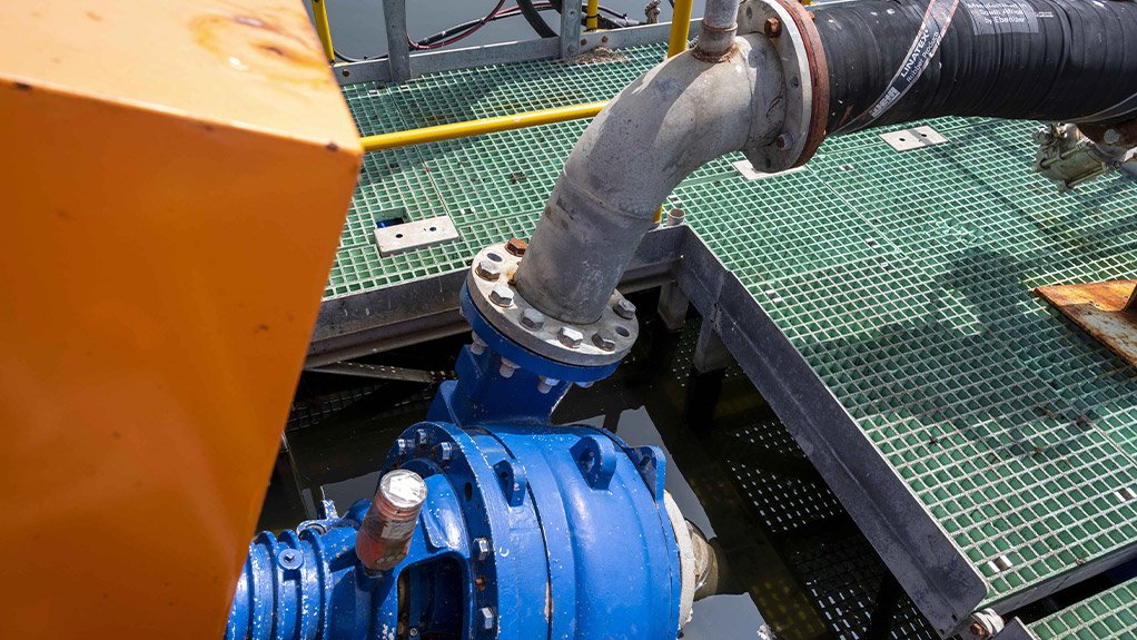 Installed on a Multiflo pontoon barge, the Warman DWU can easily pump over long distances