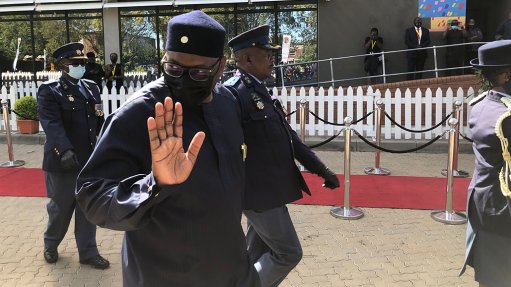 a photo of Gauteng Premier David Makhura waving