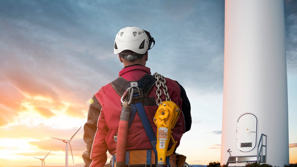 Image of a technicians with hoists and a wind turbine 