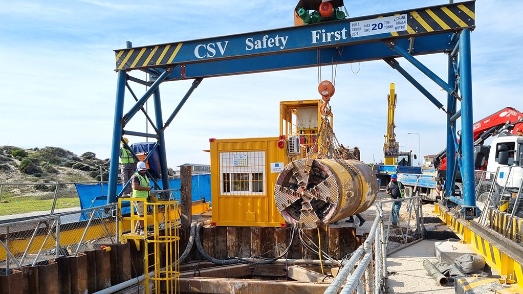 An image of equipement being lowered for microtunnelin