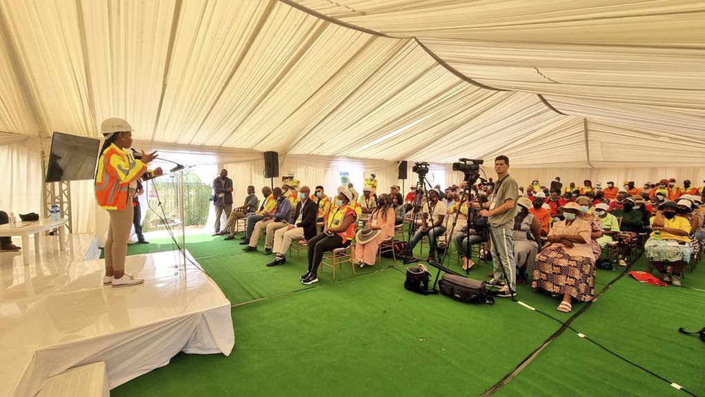 Image of Johannesburg Mayor Mpho Phalatse at the sod turning even in Diepsloot