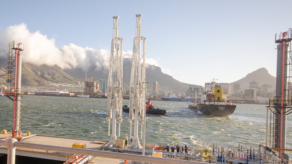 An image showing the first shipment of bitumen arriving at the Cape Town Harbour.