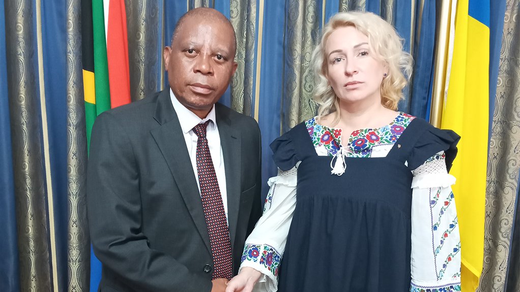 Image of ActionSA leader Herman Mashaba with Ukranian Ambassador to South Africa, Liubov Abravitova