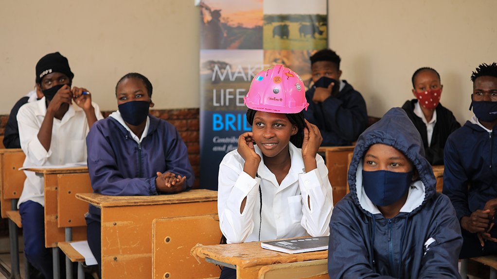 Image of schoolgirls supported by the De Beers Group and WomEng partnership 
