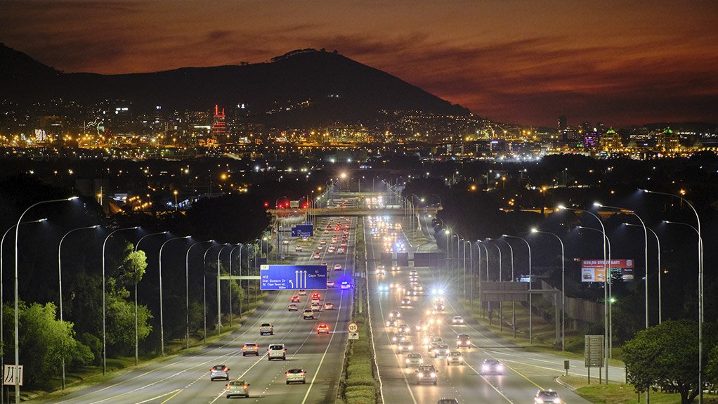 The AVENTO 3 illuminates the N1 highway in Cape Town