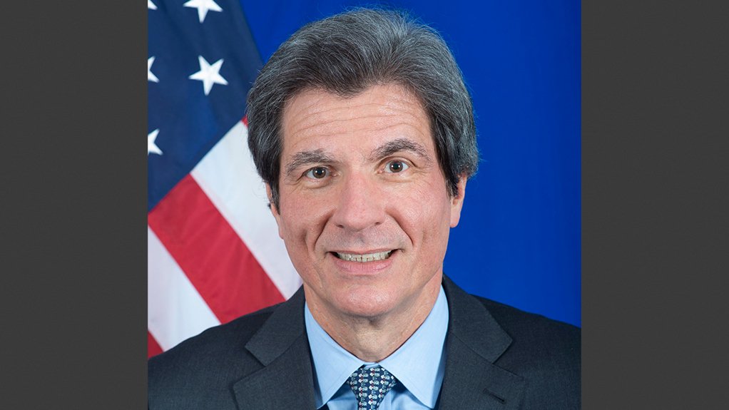 Image of US State Department Undersecretary for Economic Growth, Energy and the Environment, José Fernandez