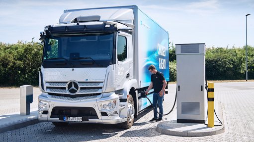 Image of Daimler eActros charging