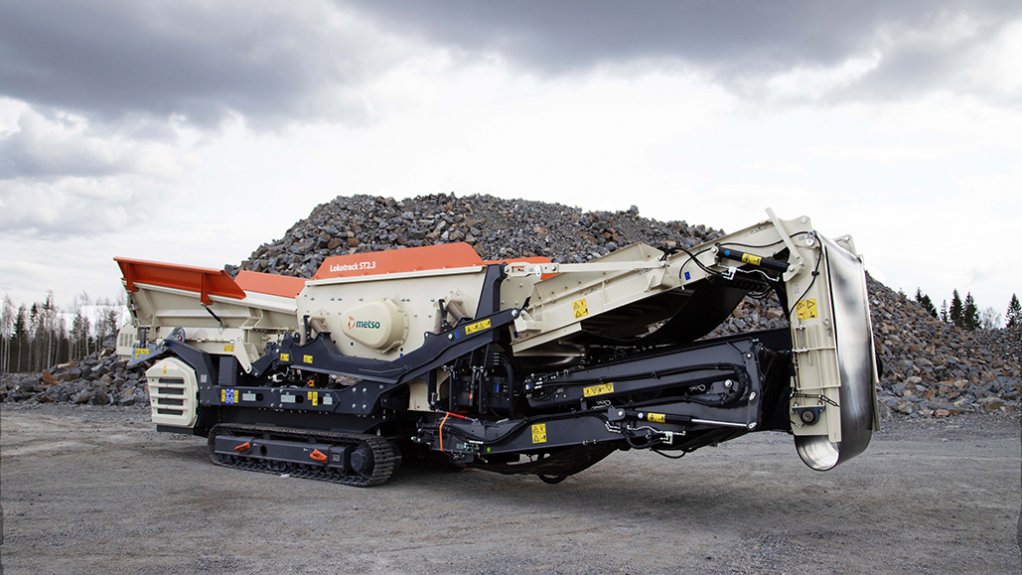 COMPACT MOBILITY
The new Lokotrack ST2.3 mobile scalping screen is the most compact mobile screener with wide screen and aggressive stroke in the company’s product portfolio