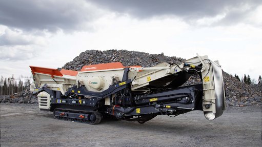 COMPACT MOBILITY
The new Lokotrack ST2.3 mobile scalping screen is the most compact mobile screener with wide screen and aggressive stroke in the company’s product portfolio