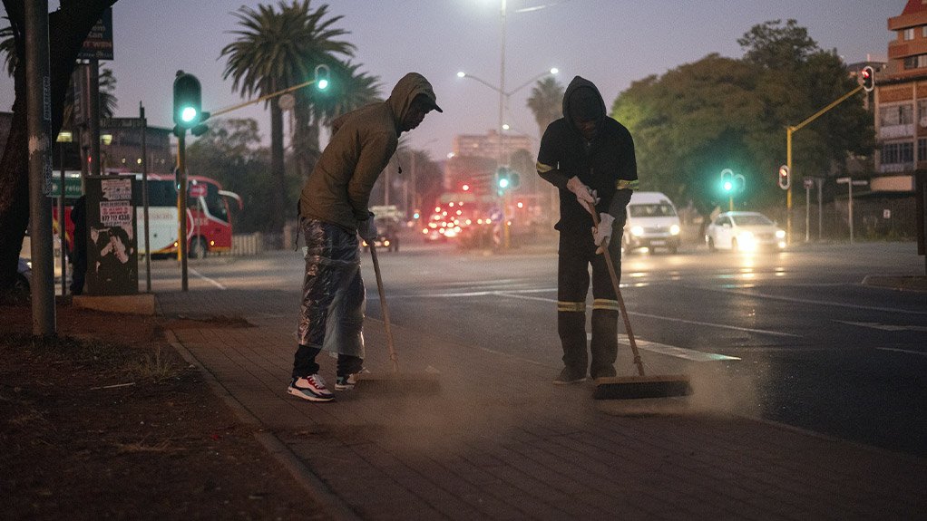 Honouring Nelson Mandela this Mandela month by cleaning up Nelson Mandela Drive  