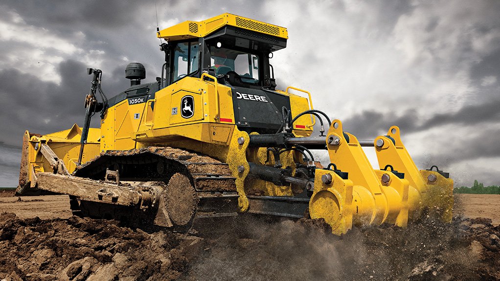 PUSHING POWER
John Deere’s 1050K delivers the optimal power-to-weight ratio to provide the traction needed to push more material

