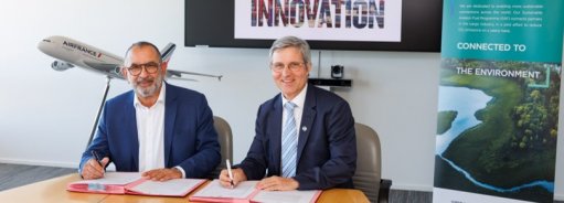 Two gents from Bolloré Logistics and Air France KLM signing an agreement to continue and further expand both parties’ sustainability partnership