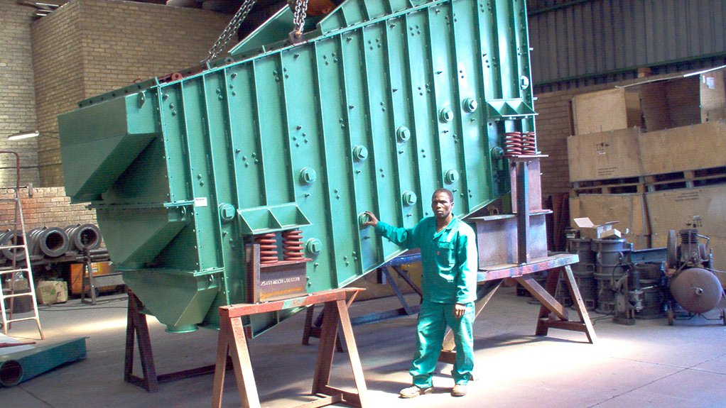 Image of an inclined vibrating screen from Carman Process Engineering