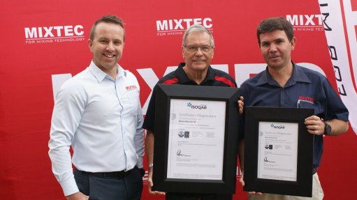 QUALITY COMMITMENT Obtaining ISO 9001:2015 certifications strengthen Mixtec’s commitment to its customers. From left to right is