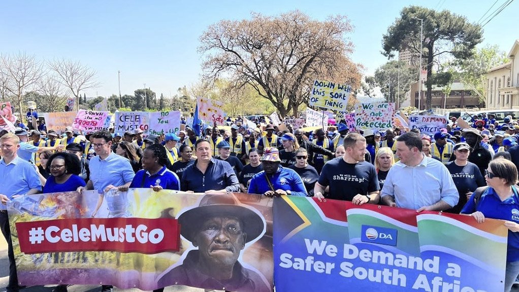 Cele’s failings have cost lives, S Africans’ security – John Steenhuisen