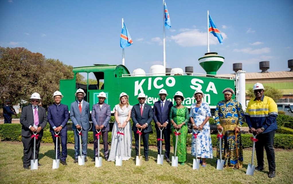 Breaking of ground: (L-R) Alphonse Kaputo Kalubi, chairman of Gécamines; Olivier Binyingo chairman of KICO; Calixte Mukasa, National Member of Parliament; Jean-Paul Mwenge, Provincial Member of Parliament for Haut-Katanga province; Marna Cloete, president of Ivanhoe Mines; Jean-Michel Sama Lukonde, Prime Minister of the Democratic Republic of Congo; Jacques Kyabula Katwe, Governor of Haut-Katanga province; Adèle Kayinda Mahina, Minister of State and Minister of Portfolio of the Democratic Republic of Congo; Antoinette N’Samba Kalambayi, Minister of Mines of the Democratic Republic of Congo; Grand Chef Kaponda, Paramount Chief of the Kaponda Chiefdom; and Louis Watum, General Manager of KICO.