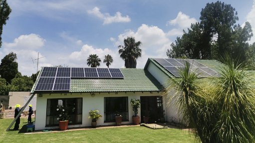 Image of solar panels on a roof to show that Versofy Solar delivers solar installations on a subscription basis